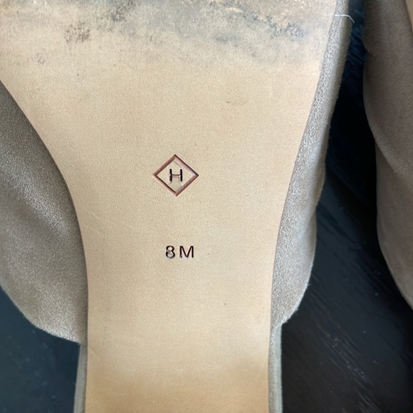 Tan color sandals - Picture 6 of 8